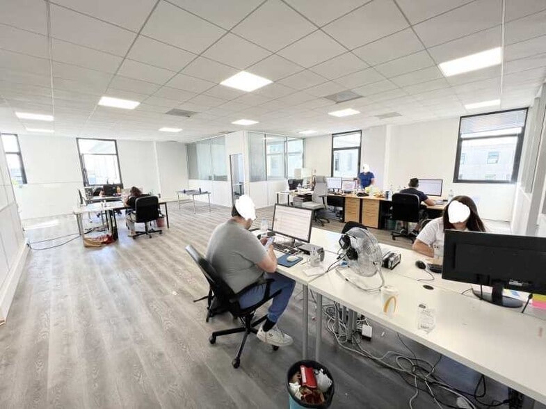 Office in Créteil for lease - Interior Photo - Image 1 of 5