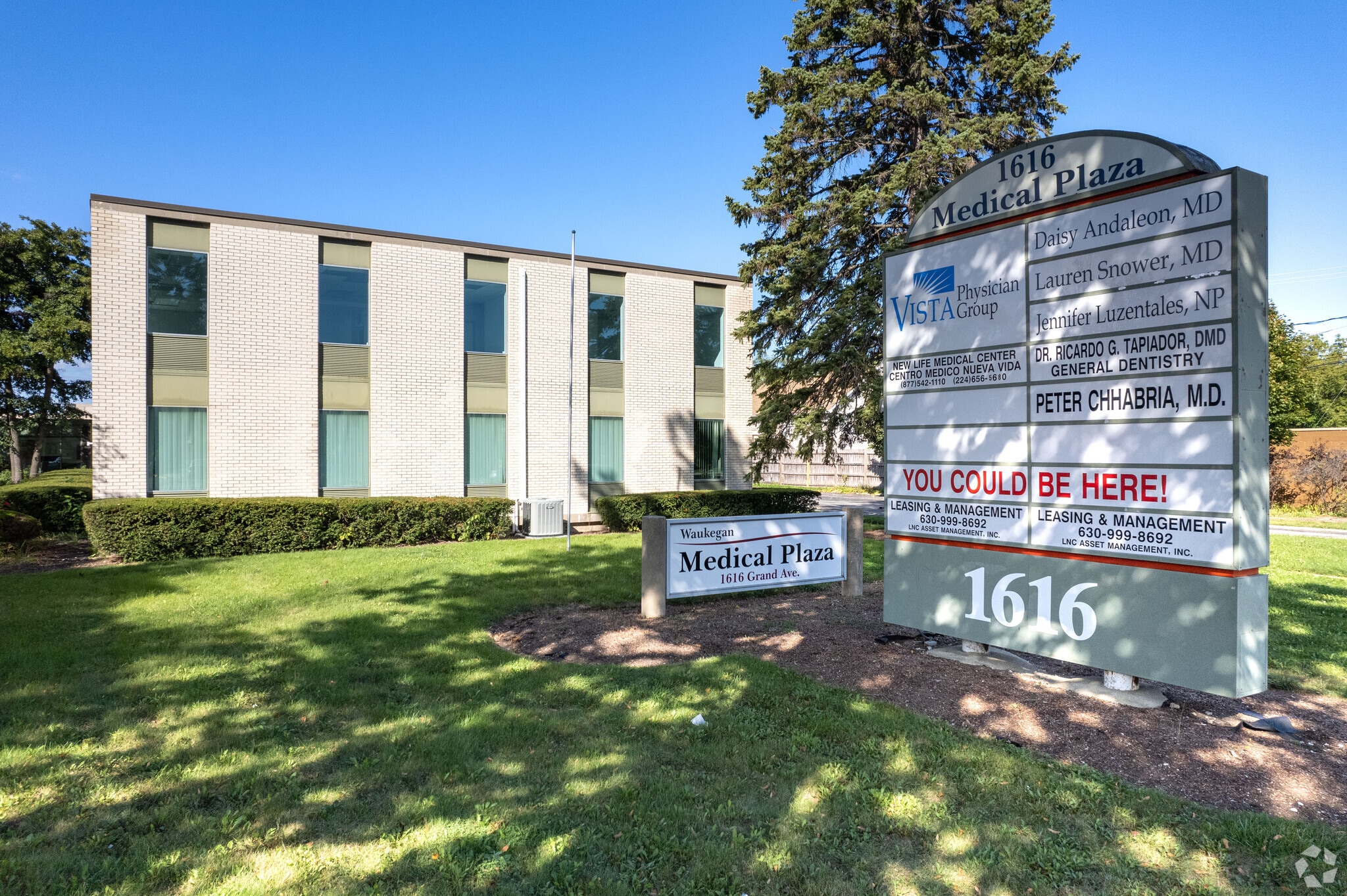 1616 Grand Ave, Waukegan, IL à louer Photo du bâtiment- Image 1 de 17