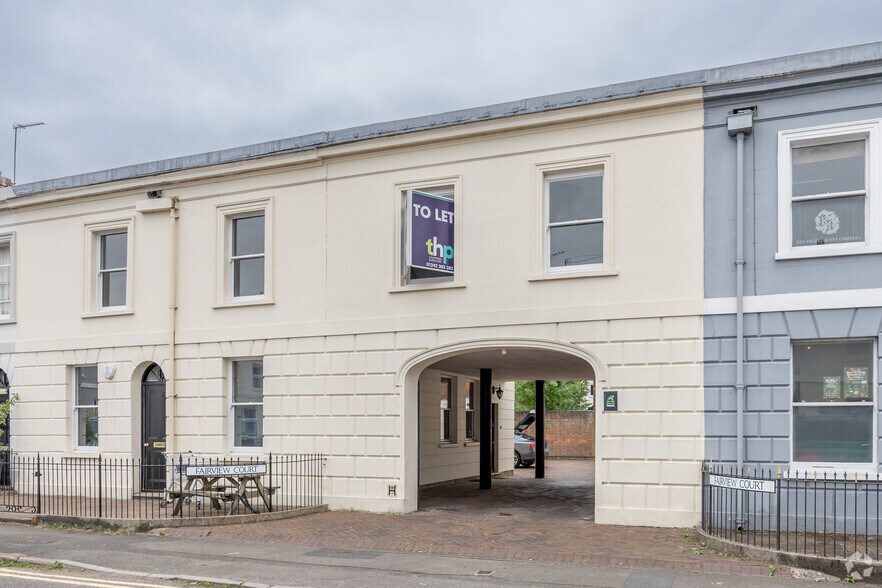 Fairview Rd, Cheltenham à louer - Photo du bâtiment - Image 2 de 3