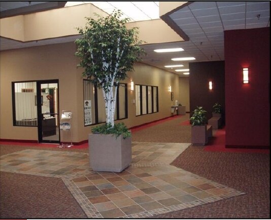 475 Chippewa Mall Dr, Chippewa Falls, WI à louer - Photo du bâtiment - Image 2 de 13