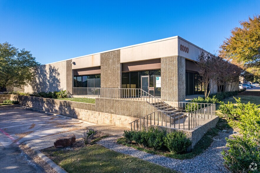 6000 Campus Circle Dr W, Irving, TX à louer - Photo du bâtiment - Image 1 de 7