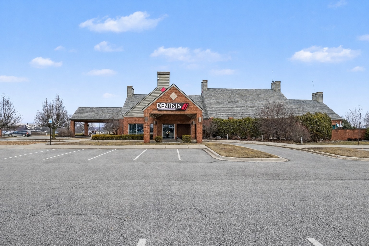 15555 Silver Pky, Fenton, MI for sale Primary Photo- Image 1 of 54