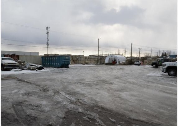 240 Av Loyola-Schmidt, Vaudreuil-dorion, QC for lease - Primary Photo - Image 1 of 1