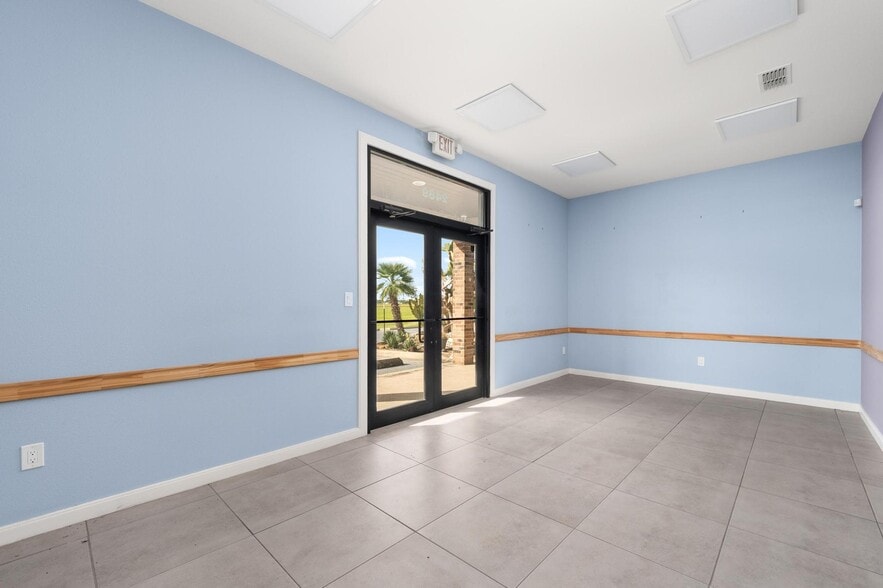 2489 W Business Highway 77, San Benito, TX for lease - Lobby - Image 3 of 11