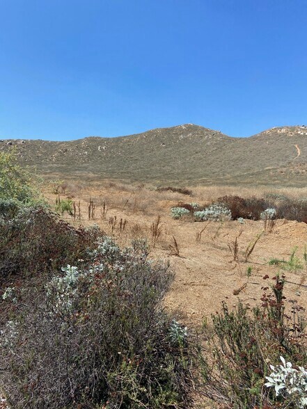 Collett Avenue and Pierce Street, Riverside, CA à vendre - Photo du bâtiment - Image 3 de 11