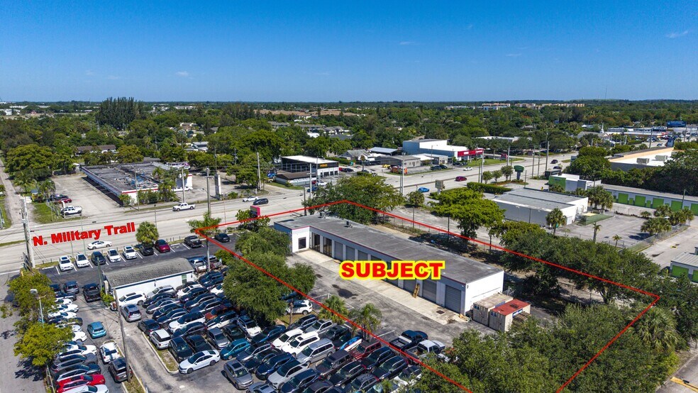 2240 N Military Trl, West Palm Beach, FL à louer - Photo du bâtiment - Image 3 de 5