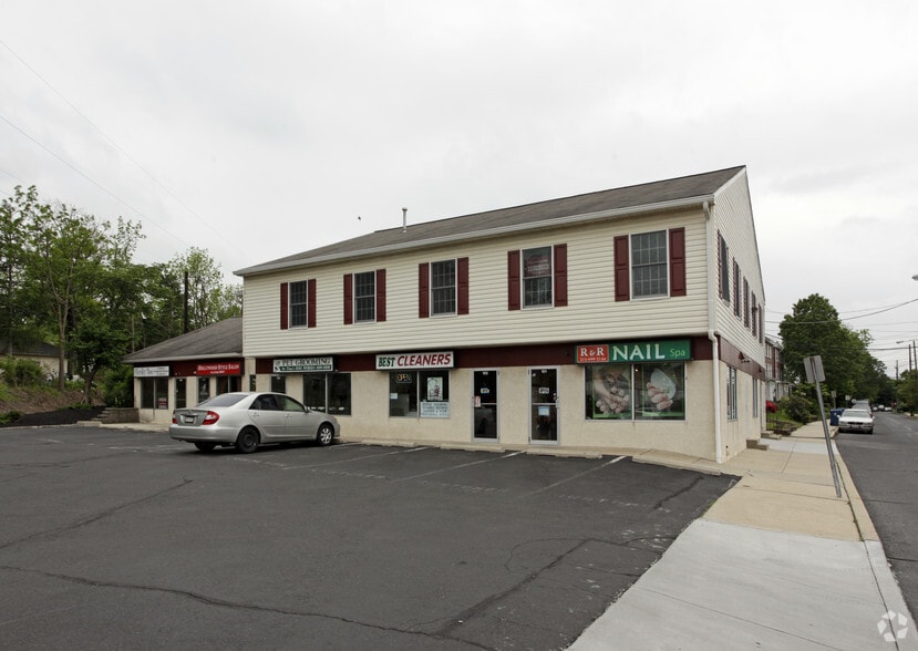 115 W Montgomery Ave, North Wales, PA for lease - Primary Photo - Image 1 of 9