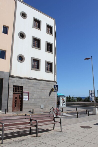 Plaza de Santa Isabel, 8, Las Palmas de Gran Canaria, Las Palmas for lease - Building Photo - Image 1 of 12