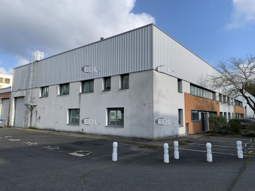 Industrial in Massy for lease Building Photo- Image 1 of 12
