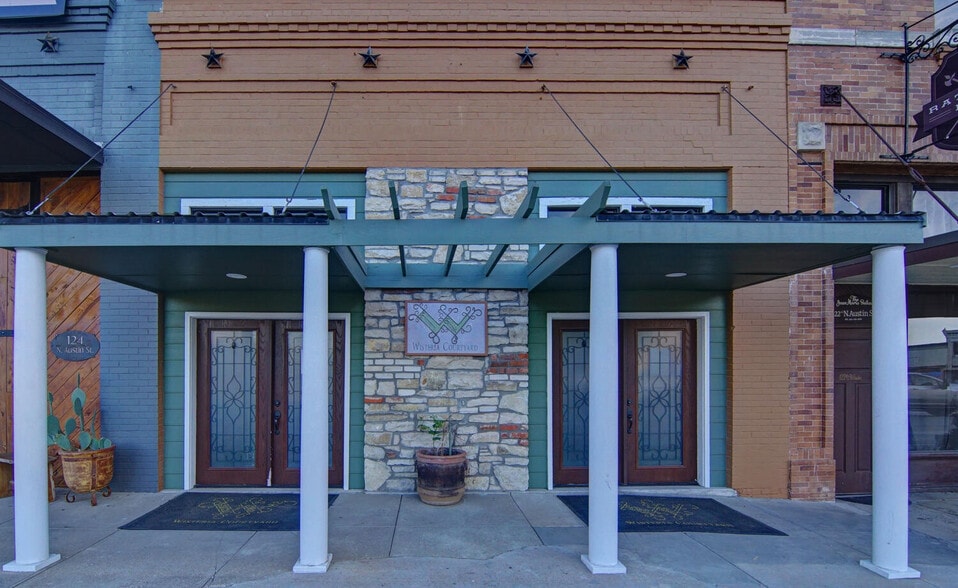 124 Austin st, Comanche, TX for sale - Building Photo - Image 3 of 42