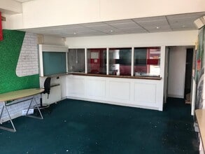 16 Roseberry Ave, Benfleet for lease Building Photo- Image 1 of 2