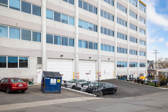 More details for 5650-5660 Rue d'Iberville, Montréal, QC - Office, Retail for Lease