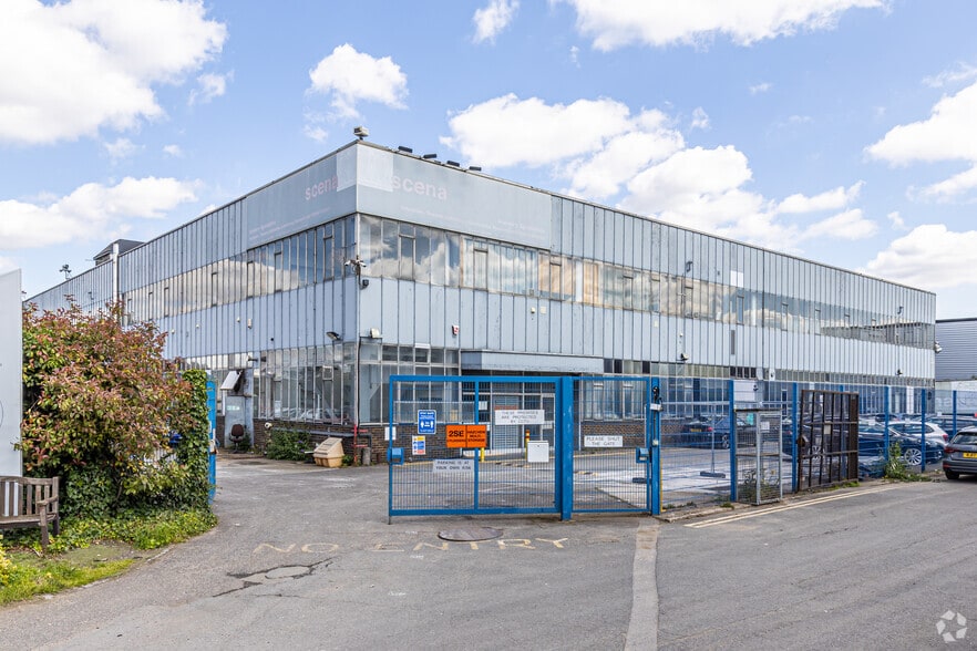 12 Imperial Way, Croydon à louer - Photo du bâtiment - Image 2 de 2