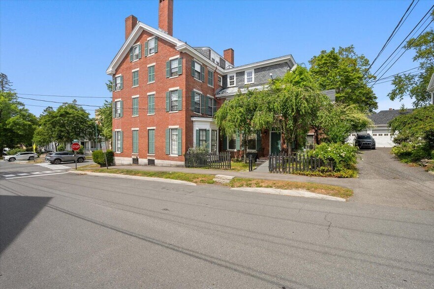 77 Broadway, Bangor, ME à vendre - Photo du bâtiment - Image 2 de 20