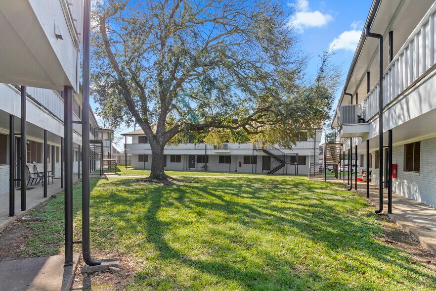 2345 Nall St, Port Neches, TX à vendre - Photo du bâtiment - Image 3 de 34