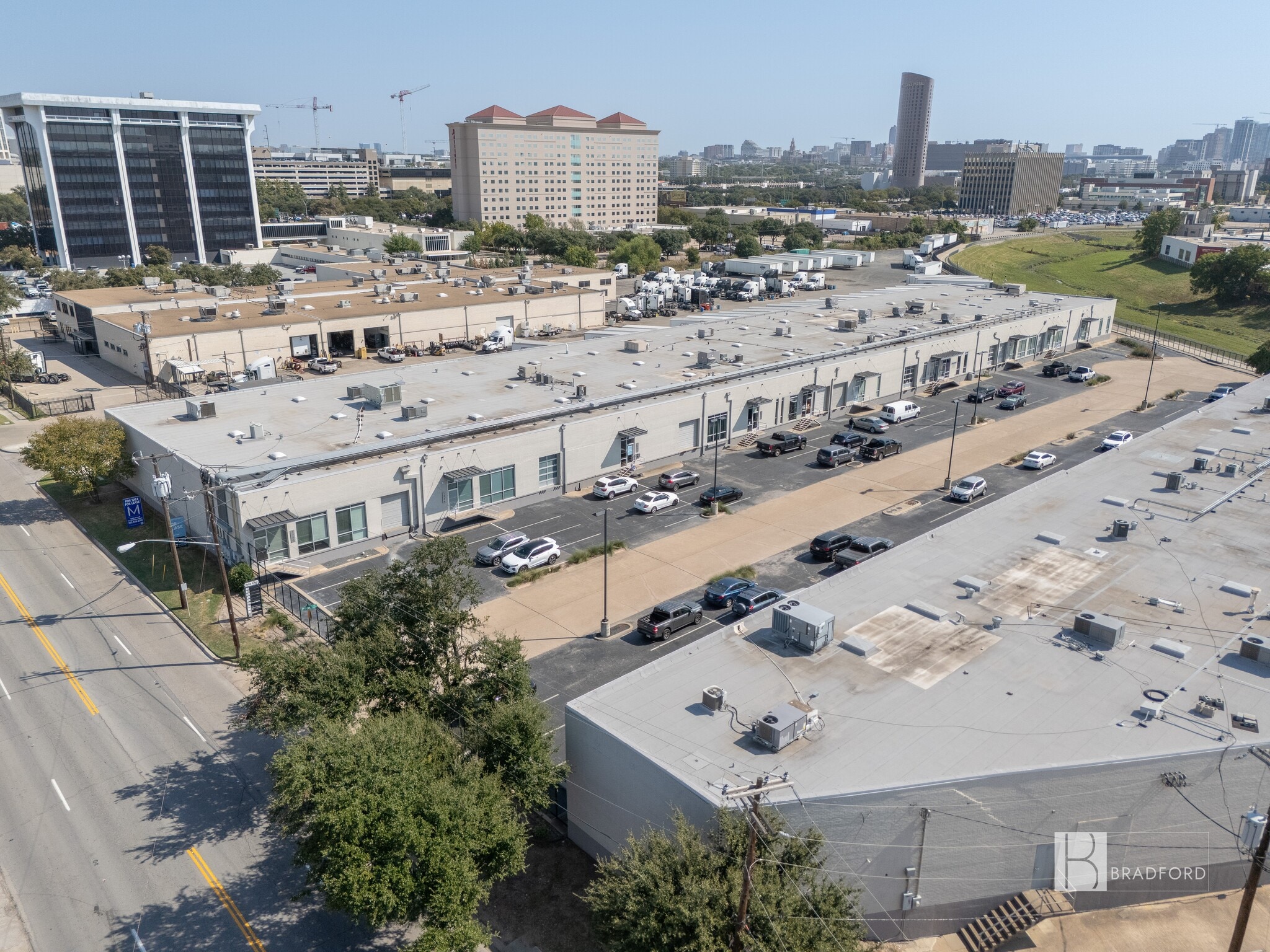 1350 Motor Cir, Dallas, TX for lease Building Photo- Image 1 of 9