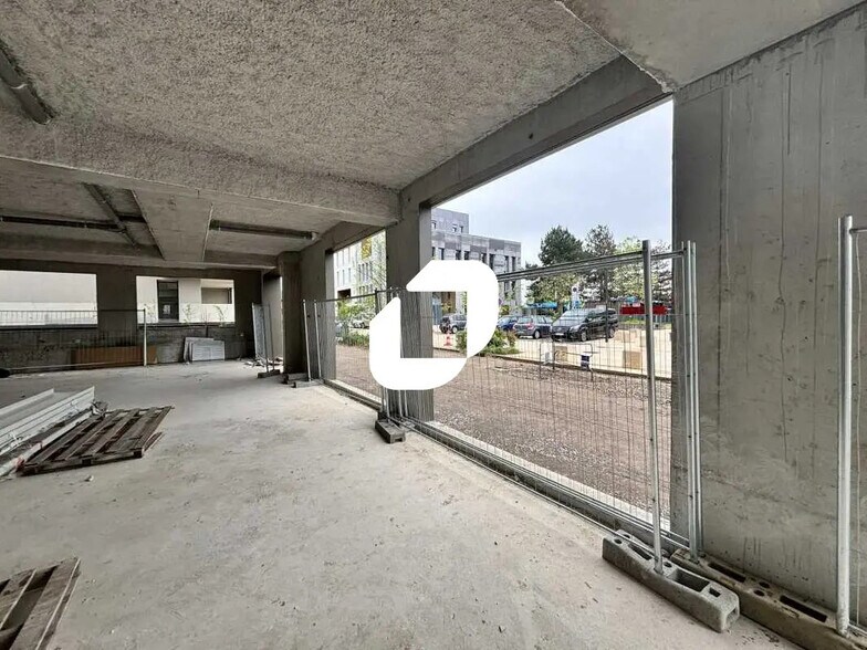 21 Rue Général De Gaulle, Brignais for lease - Building Photo - Image 2 of 8