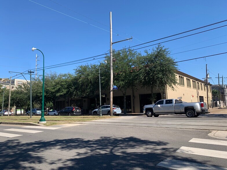 1820 St. Charles Ave, New Orleans, LA à louer - Photo du bâtiment - Image 2 de 3