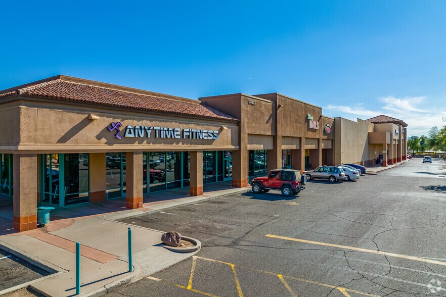 2439 E Union Hills Dr, Phoenix, AZ à louer - Photo du bâtiment - Image 2 de 4