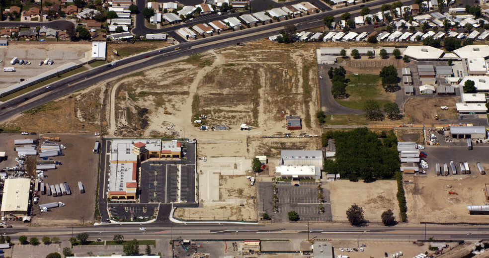 2201 S Union Ave, Bakersfield, CA for sale - Aerial - Image 1 of 1