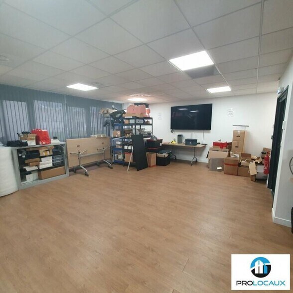 Office in Gières for lease - Building Photo - Image 1 of 16