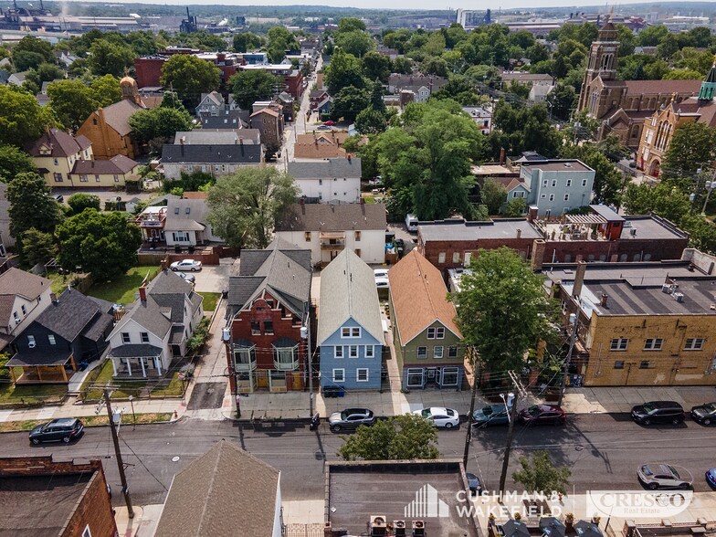 807 Literary Ave, Cleveland, OH à vendre - Photo du bâtiment - Image 3 de 16