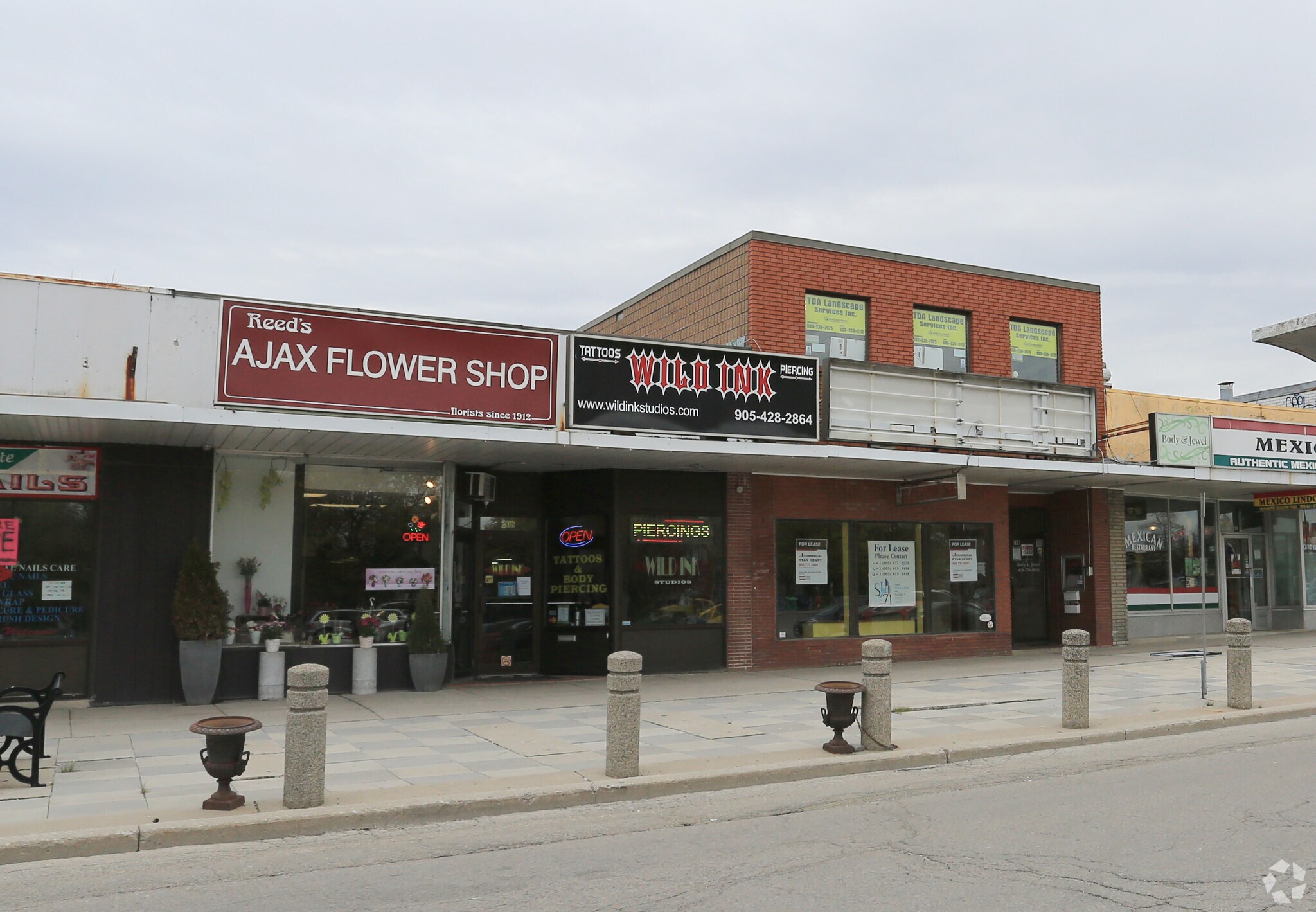 200-212 Harwood Ave S, Ajax, ON for sale Primary Photo- Image 1 of 1