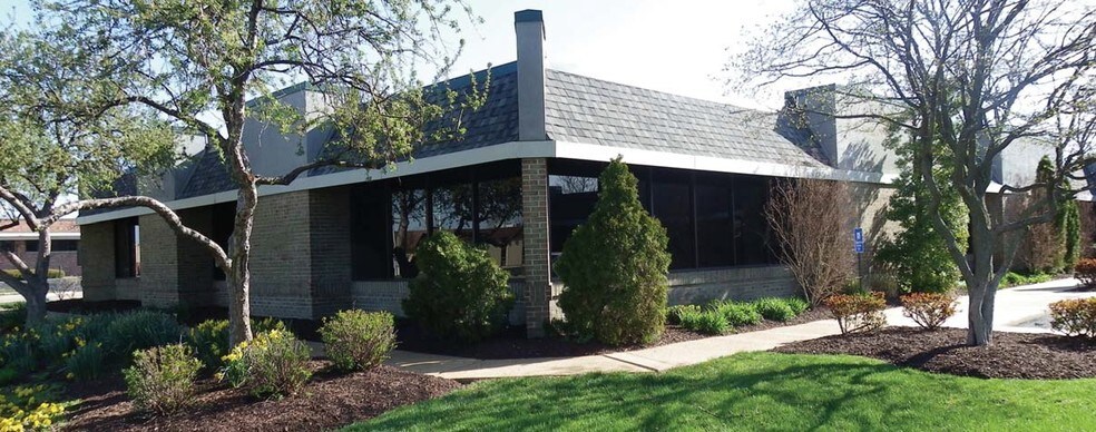 2388 Schuetz Rd, Maryland Heights, MO à vendre - Photo principale - Image 1 de 9