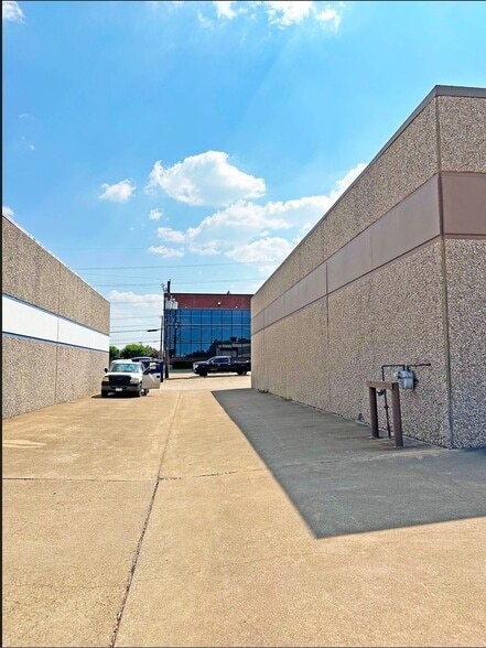 1914 Silver St, Garland, TX à vendre - Photo du bâtiment - Image 3 de 3