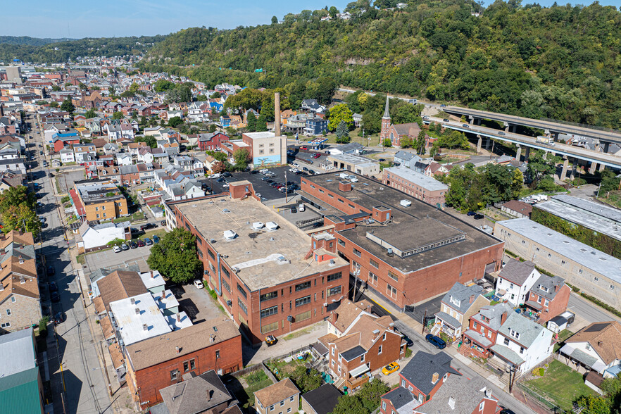 The Fort Pitt Brewery Complex portefeuille de 2 propriétés à vendre sur LoopNet.ca - Photo du b timent - Image 3 de 14