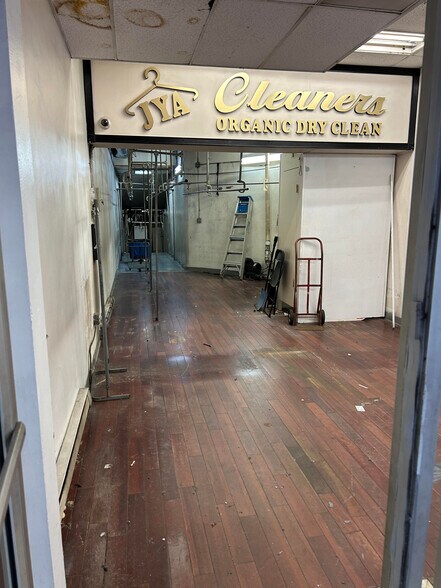 10 E 37th St, New York, NY à louer - Photo du bâtiment - Image 2 de 6