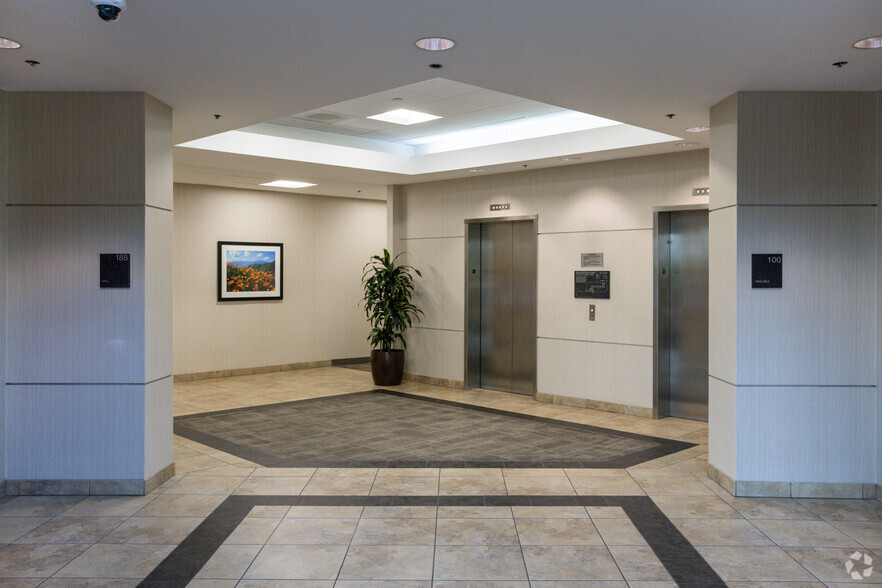 21700 Copley Dr, Diamond Bar, CA for lease - Lobby - Image 3 of 15