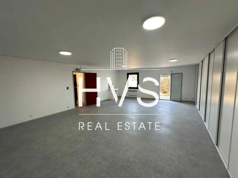 Flex in Aix-en-Provence for lease - Interior Photo - Image 1 of 16