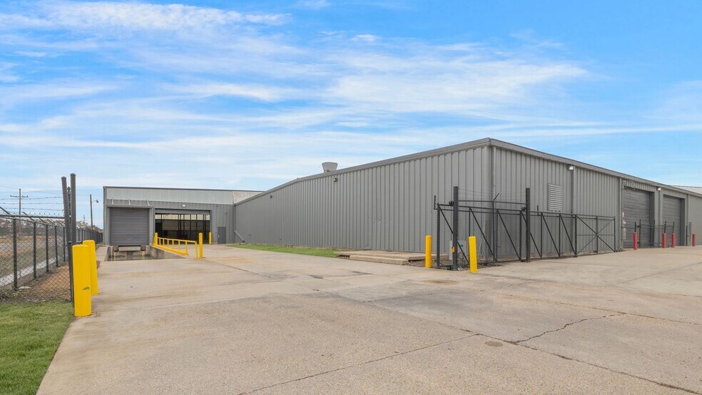 403 W Admiral Doyle Dr, New Iberia, LA à louer - Photo du bâtiment - Image 3 de 39