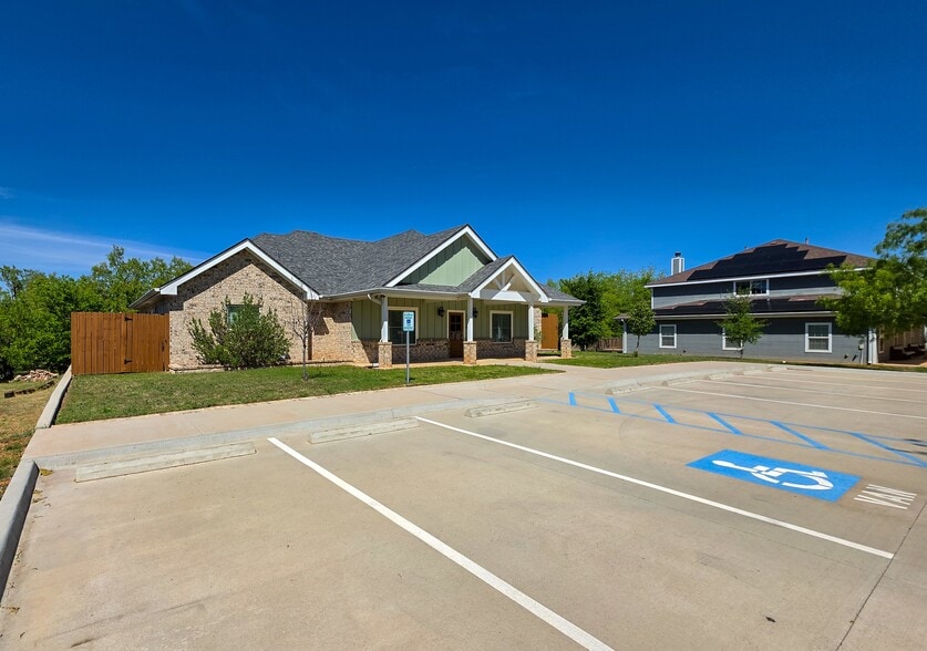 2426 Lincoln Dr, Abilene, TX for sale - Primary Photo - Image 1 of 4