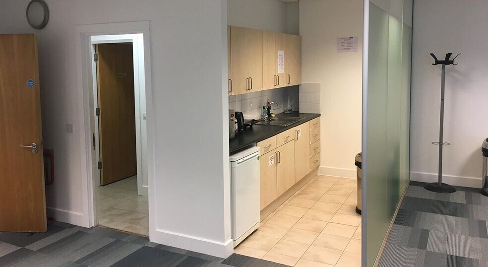 10-15 The Blvd, London for sale - Building Photo - Image 3 of 8