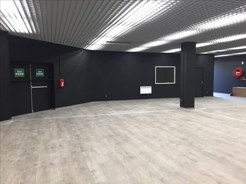 Retail in Vélizy-Villacoublay for lease - Building Photo - Image 2 of 5