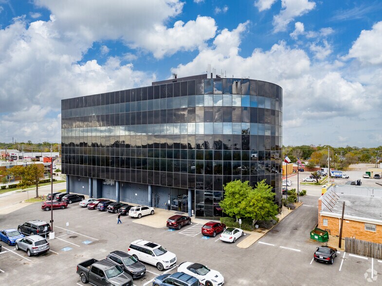 213 W Southmore Ave, Pasadena, TX à louer - Photo du bâtiment - Image 3 de 10