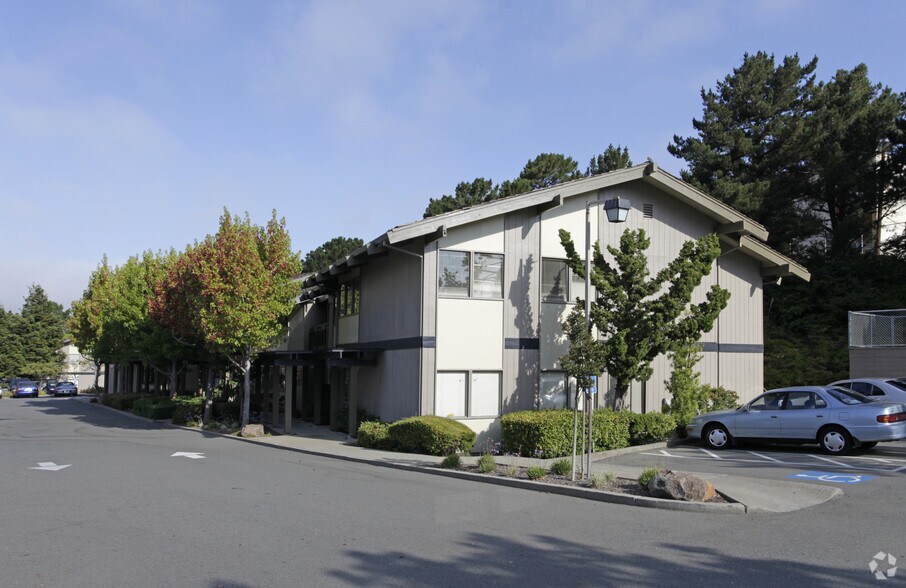 1430 Tara Hills Dr, Pinole, CA à vendre - Photo principale - Image 1 de 7