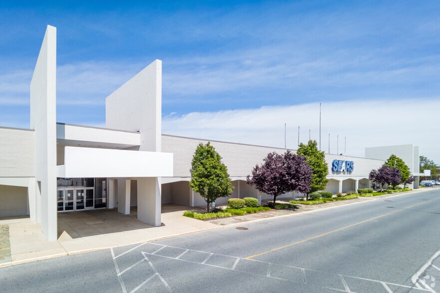 11255 New Hampshire Ave, Silver Spring, MD for lease - Building Photo - Image 1 of 6