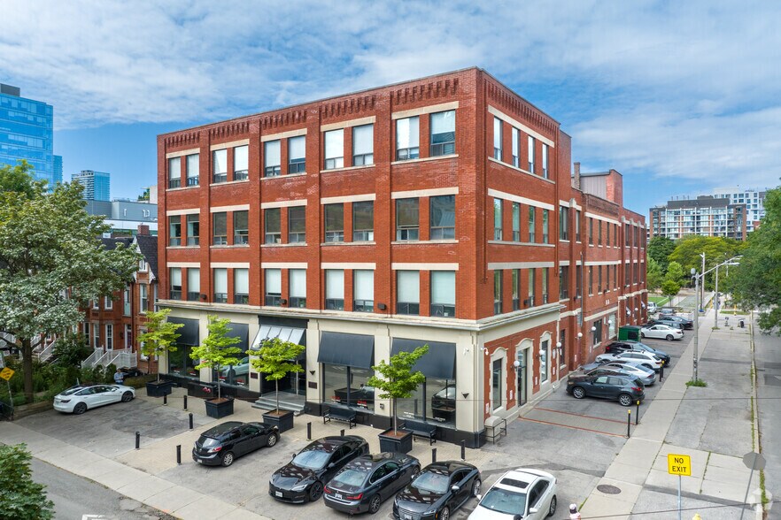 26 Soho St, Toronto, ON à louer - Photo du bâtiment - Image 3 de 5
