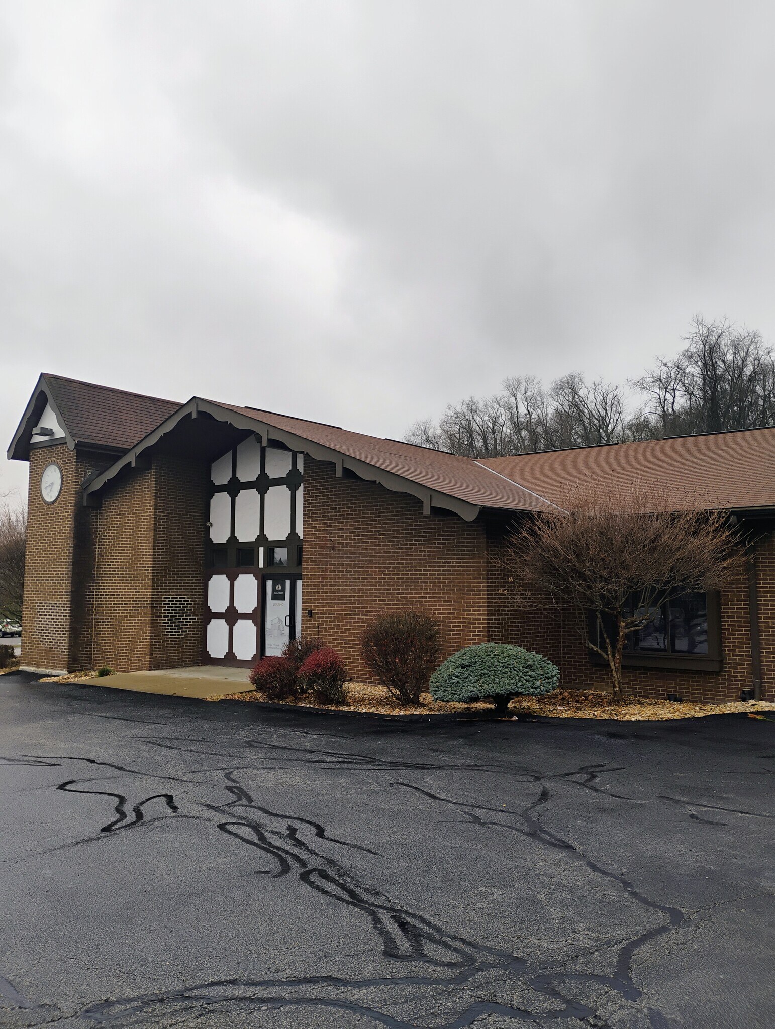 2550 Brownsville Rd, South Park, PA for lease Building Photo- Image 1 of 10