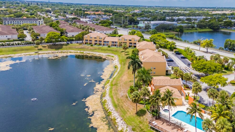 5200 NW 31ST AVE 2 CONDO SALE E96 & E98 portfolio of 2 properties for sale on LoopNet.ca - Building Photo - Image 3 of 12