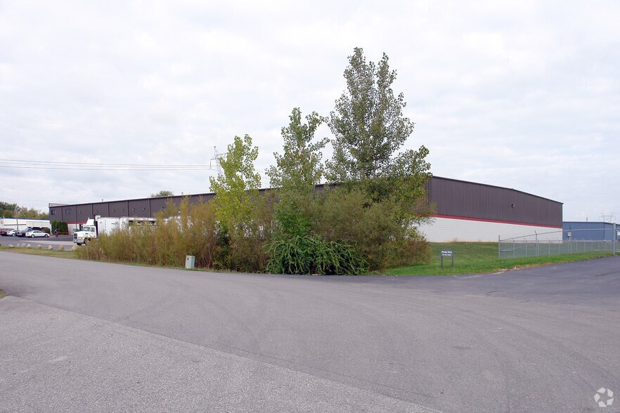 6555 Guion Rd, Indianapolis, IN à vendre - Photo du bâtiment - Image 3 de 6