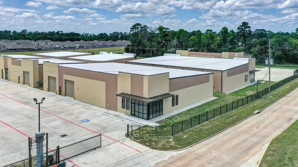 11811 Champion Forest Dr, Houston, TX à vendre - Photo du bâtiment - Image 2 de 8