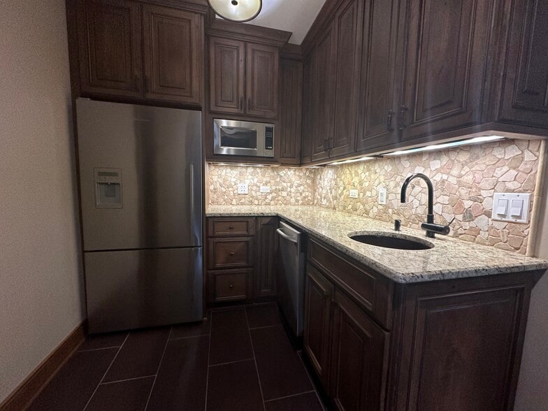 2132 Green Bay Rd, Highland Park, IL for lease - Interior Photo - Image 3 of 27