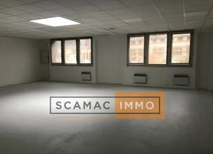 Flex in Paris for lease Interior Photo- Image 2 of 2