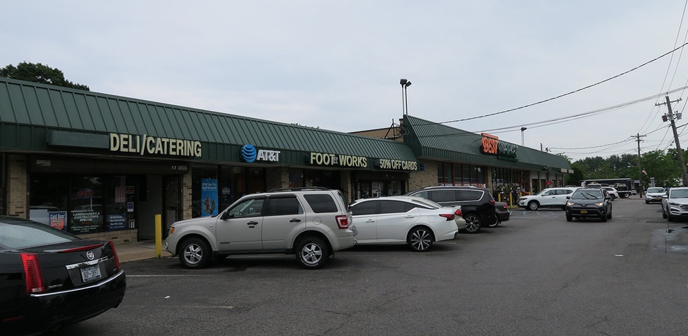 13-19 Udall Rd, West Islip, NY for lease - Building Photo - Image 2 of 3