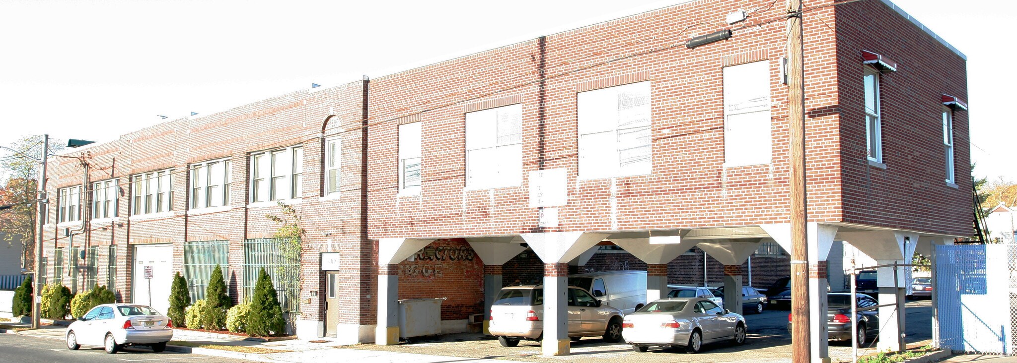 407 Schuyler Ave, Kearny, NJ à louer Photo principale- Image 1 de 2