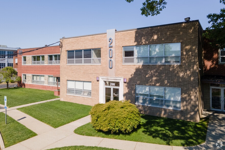 190-210 Sylvan Ave, Englewood Cliffs, NJ à louer - Photo du bâtiment - Image 3 de 6